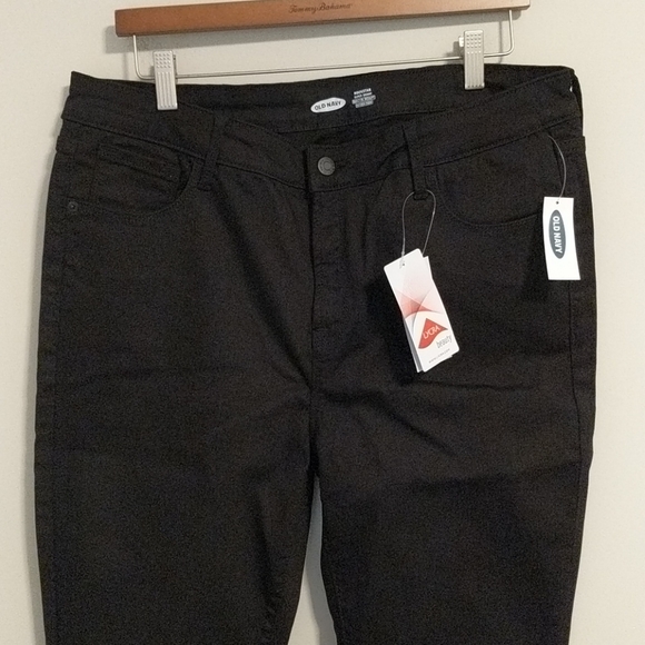 Old Navy Rockstar super skinny jeans - Picture 2 of 8